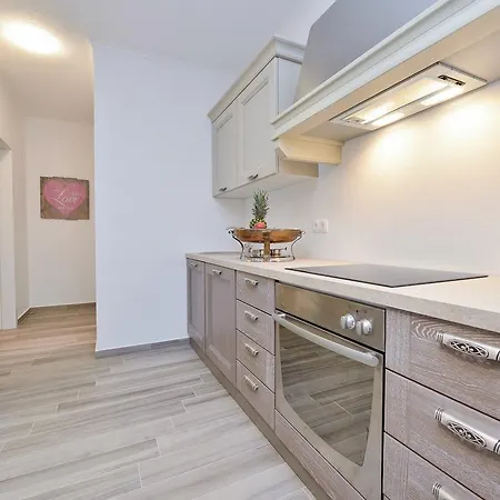 Apartment & Tisno *