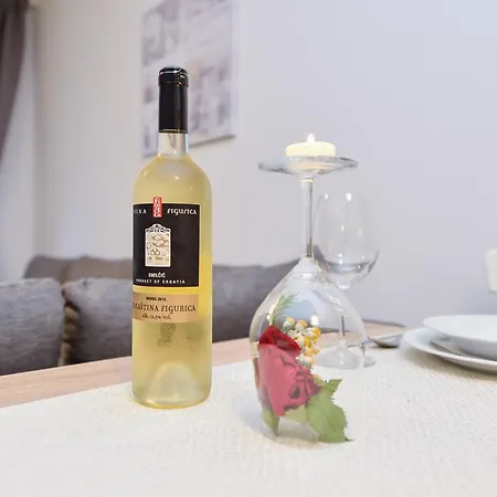 Apartment & Tisno *