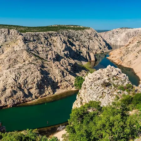 アパート & Tisno オブロヴァツ