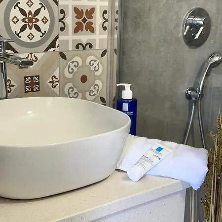 アパート & Tisno