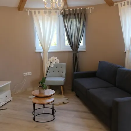 & Tisno * オブロヴァツ