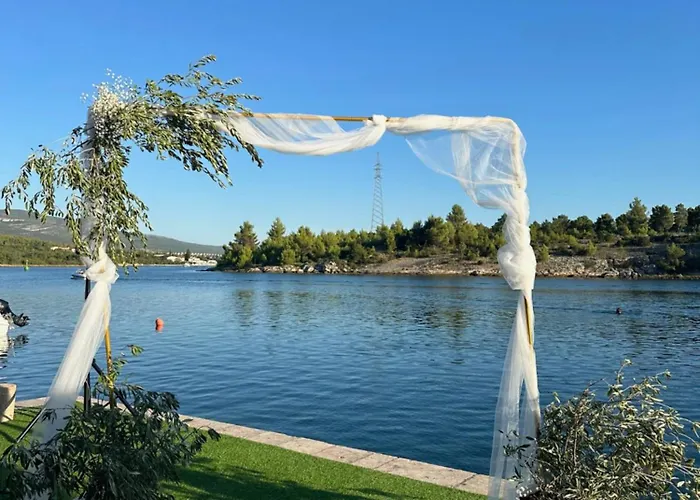 & Tisno 아파트 오브로박