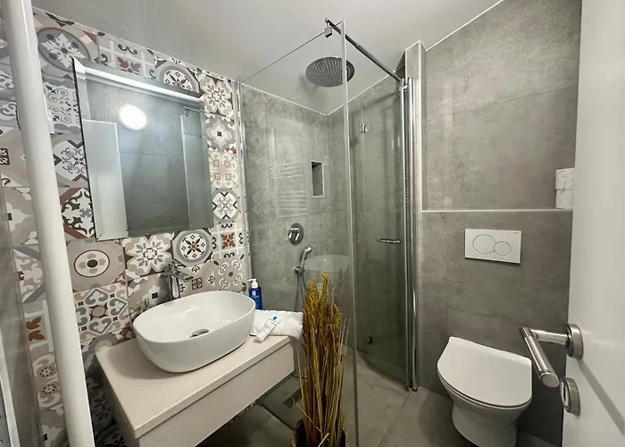 & Tisno 오브로박